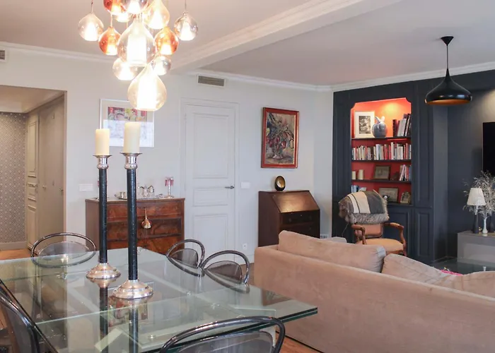 アパート Bright 2 Steps From The Eiffel Tower パリ